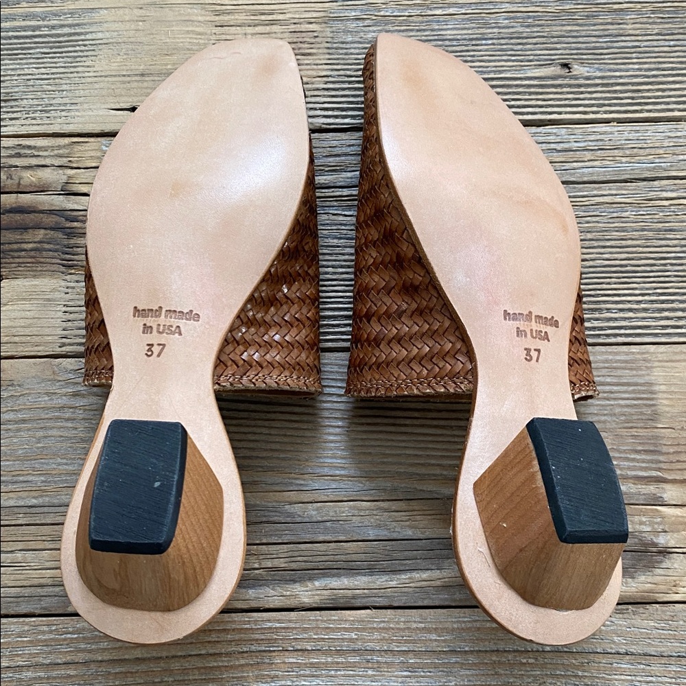 Cydwoq East SM Vintage Mule. Tan. 37. Hand made in USA. - Picture 4 of 6